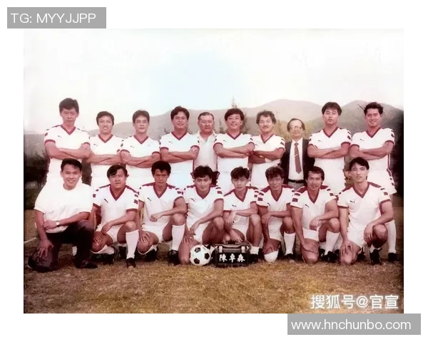 足球星光辉岁月回顾：从青涩少年到传奇巨星的成长之路