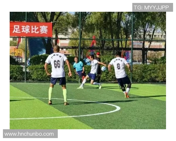 足球球星耐克奋战绿茵场谱写荣耀与梦想的新篇章